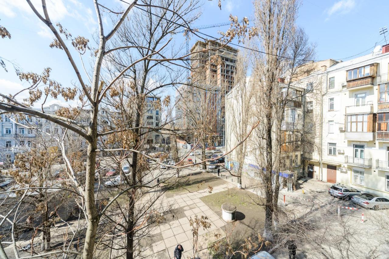 911 Apartments Antonovichа Kiev Eksteriør billede