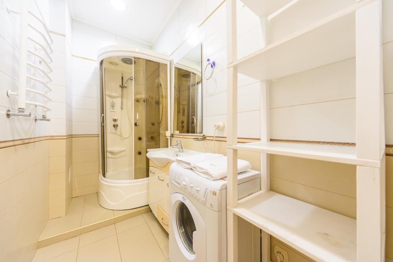 911 Apartments Antonovichа Kiev Eksteriør billede