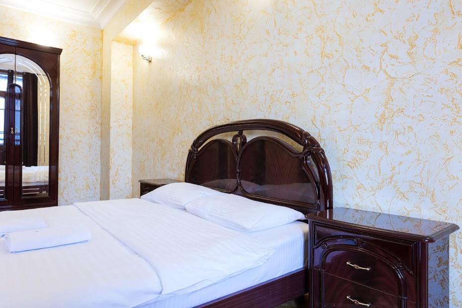911 Apartments Antonovichа Kiev Eksteriør billede