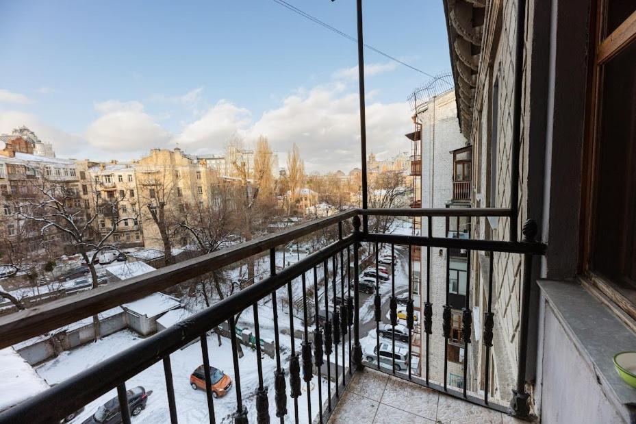 911 Apartments Antonovichа Kiev Eksteriør billede