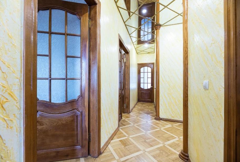 911 Apartments Antonovichа Kiev Eksteriør billede