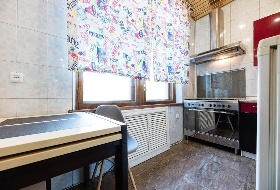 911 Apartments Antonovichа Kiev Eksteriør billede