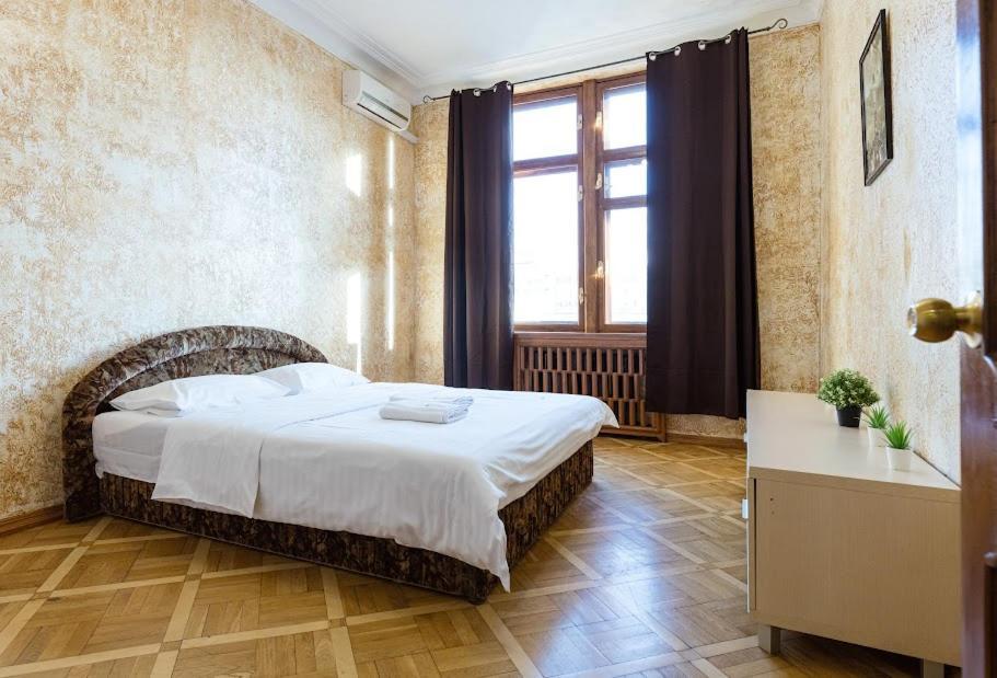 911 Apartments Antonovichа Kiev Eksteriør billede