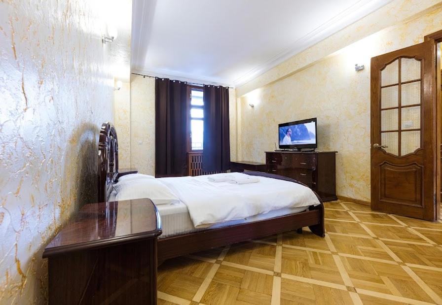 911 Apartments Antonovichа Kiev Eksteriør billede