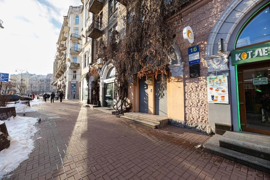 911 Apartments Antonovichа Kiev Eksteriør billede