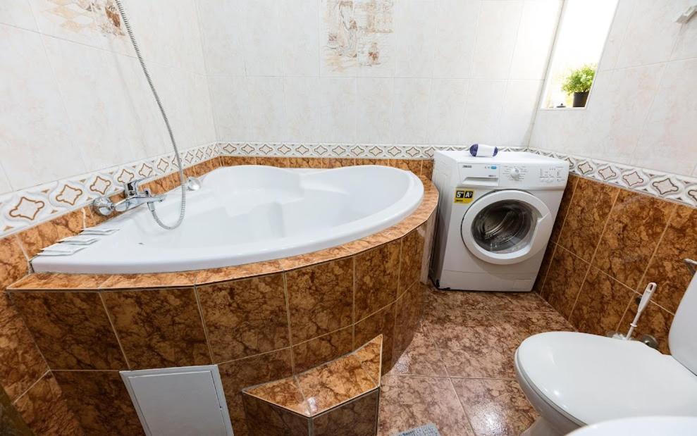 911 Apartments Antonovichа Kiev Eksteriør billede