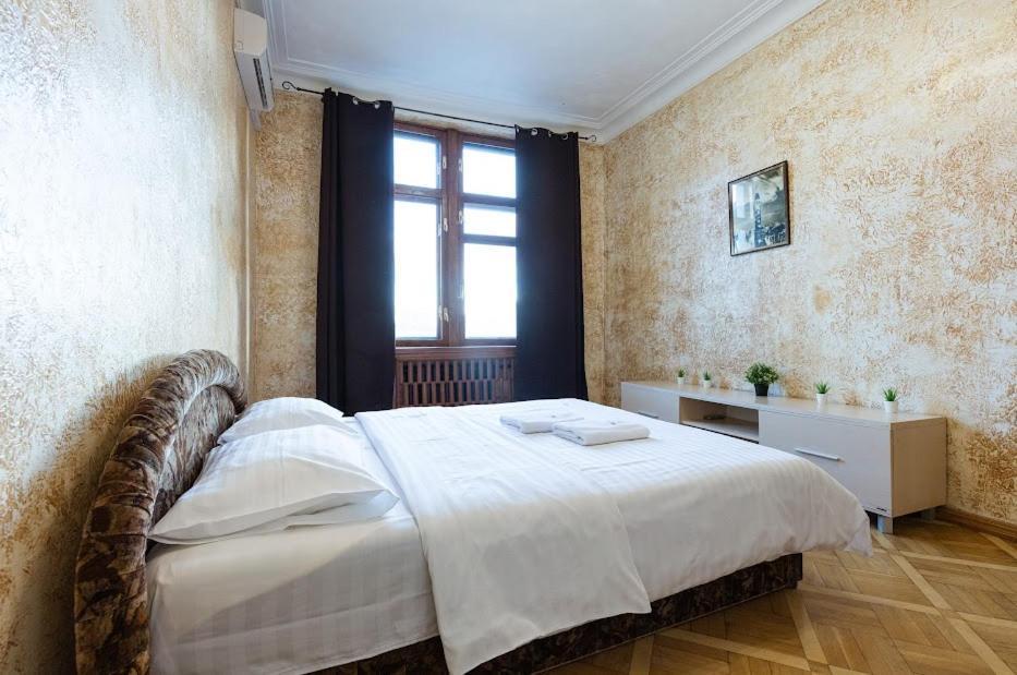 911 Apartments Antonovichа Kiev Eksteriør billede