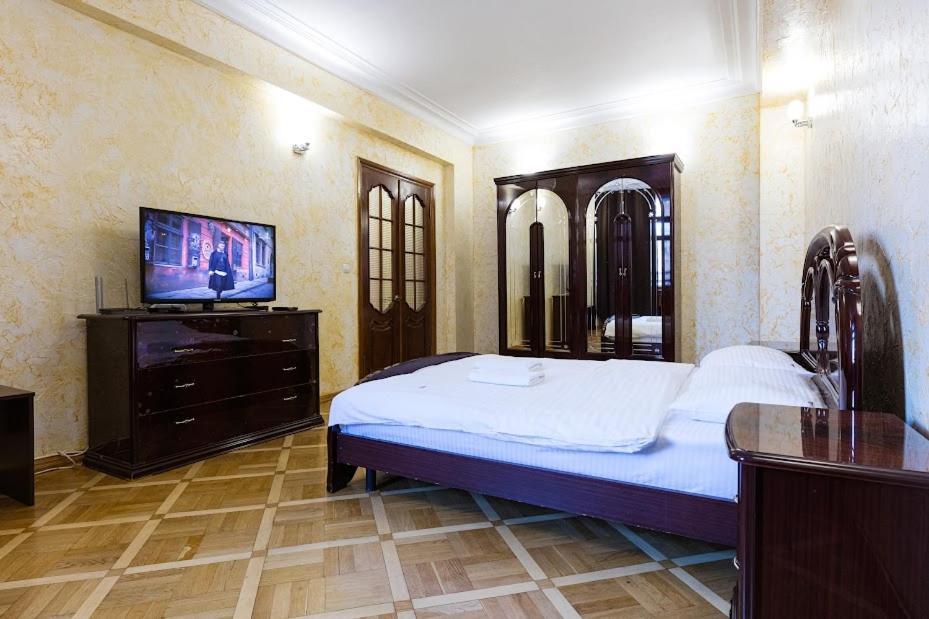 911 Apartments Antonovichа Kiev Eksteriør billede
