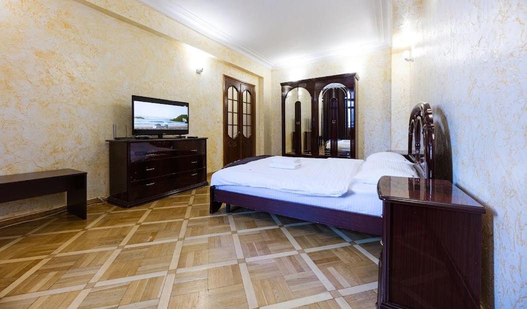 911 Apartments Antonovichа Kiev Eksteriør billede