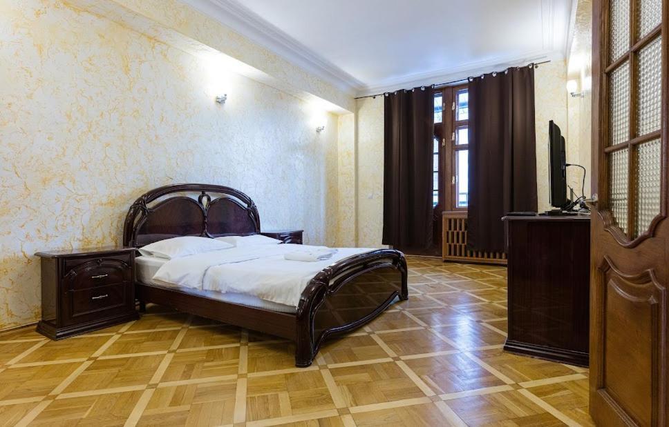 911 Apartments Antonovichа Kiev Eksteriør billede