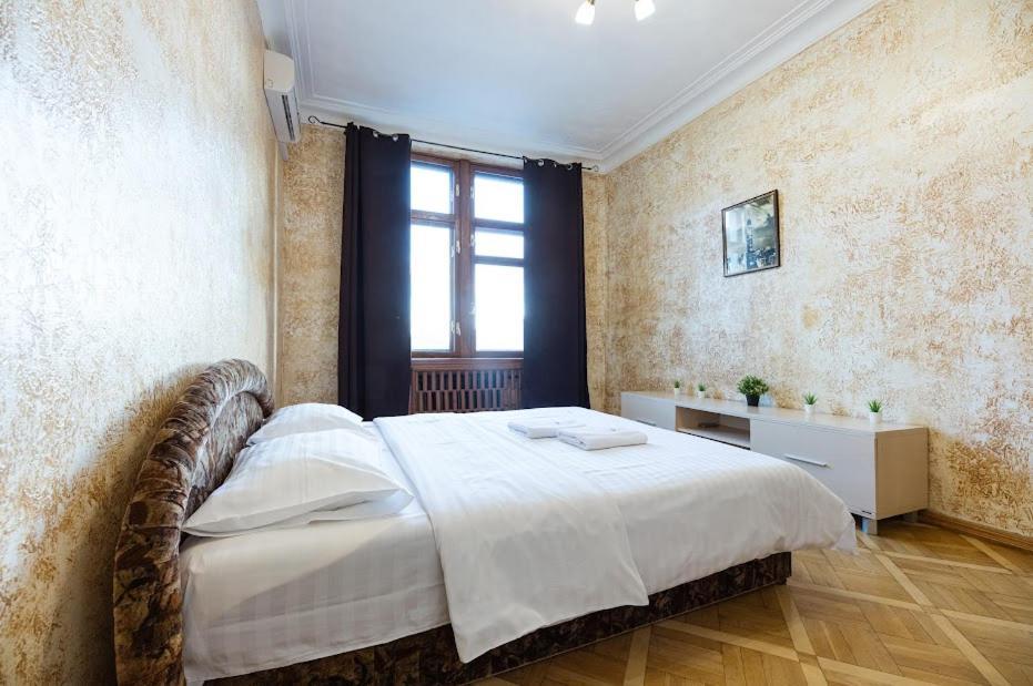 911 Apartments Antonovichа Kiev Eksteriør billede