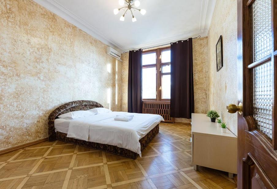 911 Apartments Antonovichа Kiev Eksteriør billede