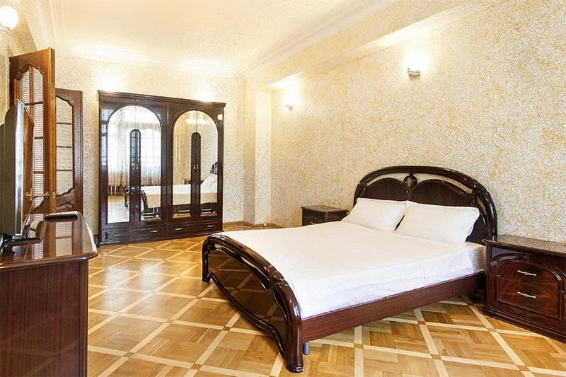 911 Apartments Antonovichа Kiev Eksteriør billede